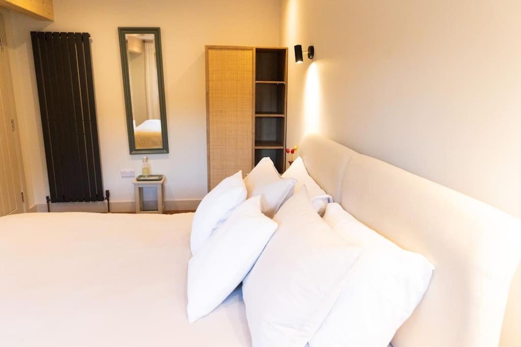 Amarelo Apartment, Central Charlbury, 1 Super King Bed Bagian luar foto