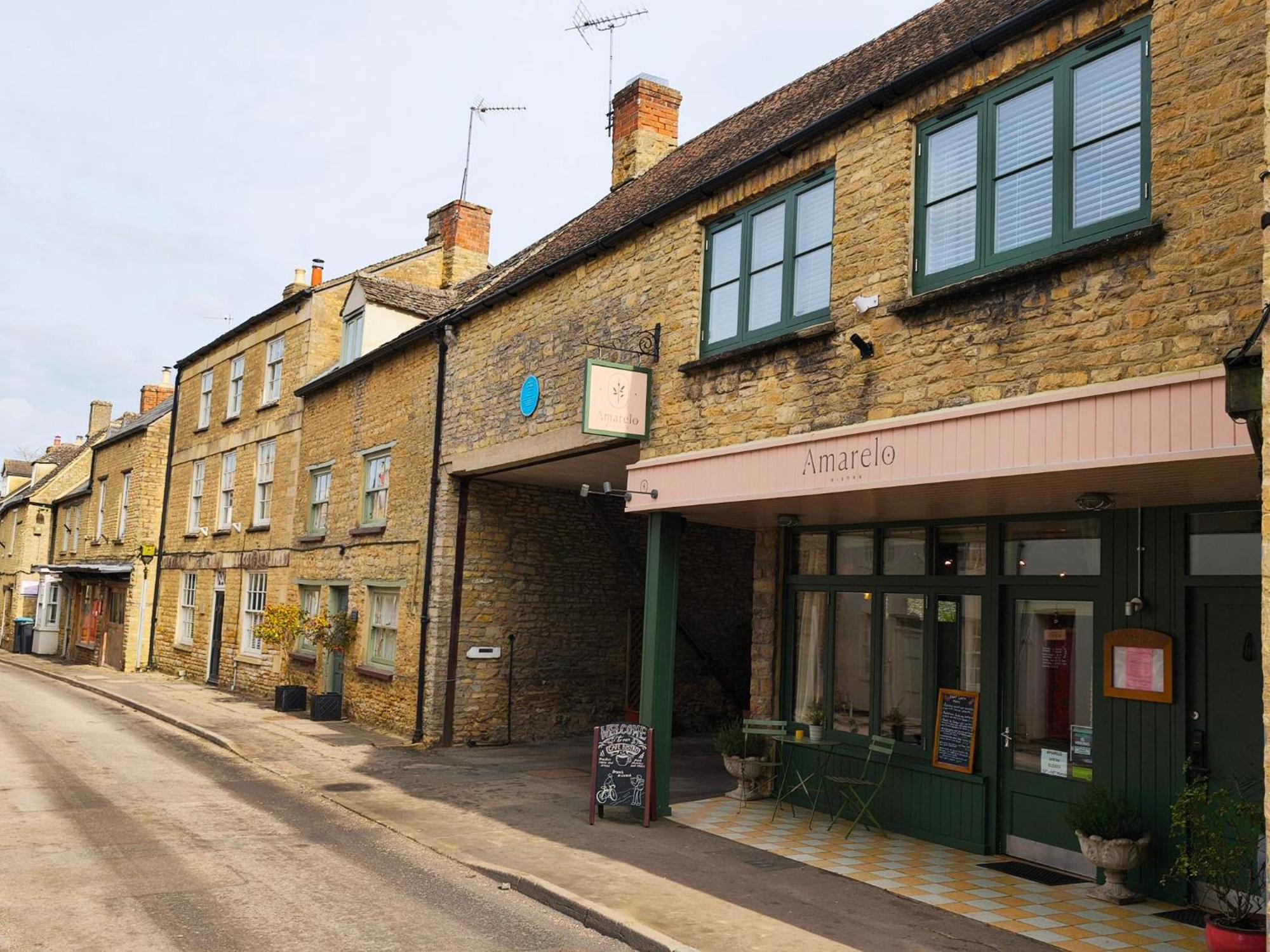 Amarelo Apartment, Central Charlbury, 1 Super King Bed Bagian luar foto